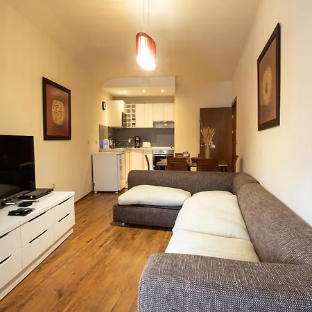 Cozy And Warm With A Separate Bedroom *