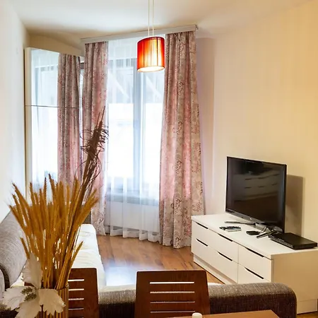 Cozy And Warm With A Separate Bedroom *