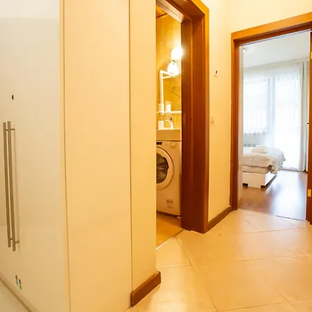 アパート Cozy And Warm With A Separate Bedroom バンスコ