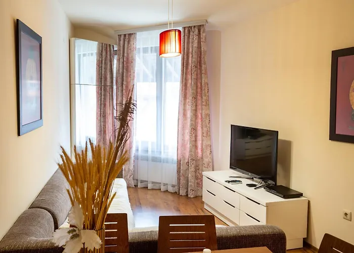 Cozy And Warm With A Separate Bedroom *