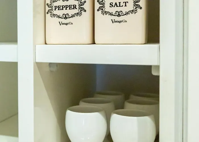 Апартамент Cozy And Warm With A Separate Bedroom *